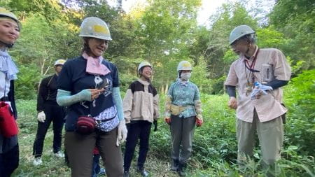 講師による自生植物の説明