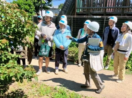 講師の方による植物の説明