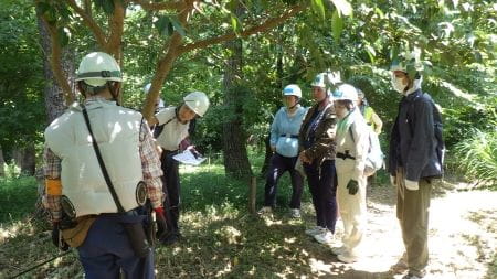 講師の方による植物などの説明２