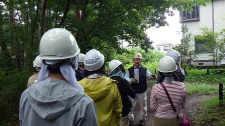 講師の方による保全地域の説明