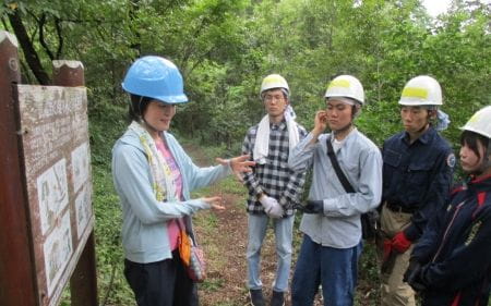 講話を聞く様子
