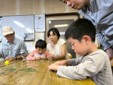 黙々とクラフトづくり熱中