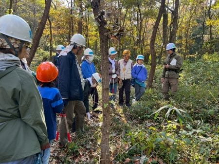講師の方から保全地域内の生物の説明