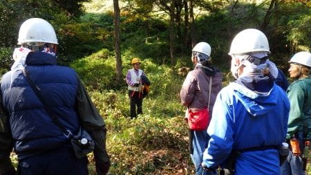 刈り込みハサミの使い方のレクチャー